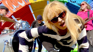 bettie serveert header